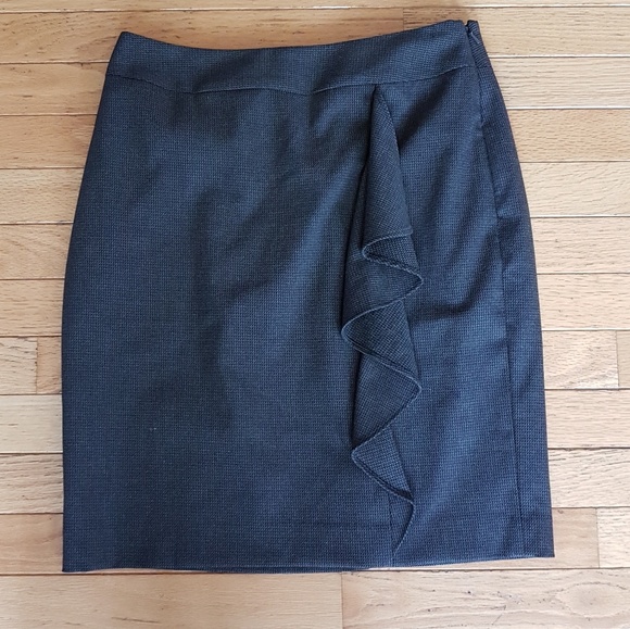 Halogen Dresses & Skirts - Halogen Gray Pencil Skirt size 6